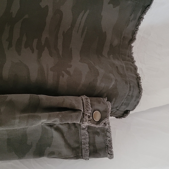 Willow & Clay Camouflage Sirt Jacket - Picture 8 of 8